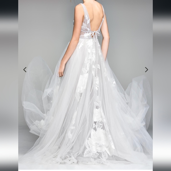 Galatea Wedding Dress and Veil - Picture 2 of 8